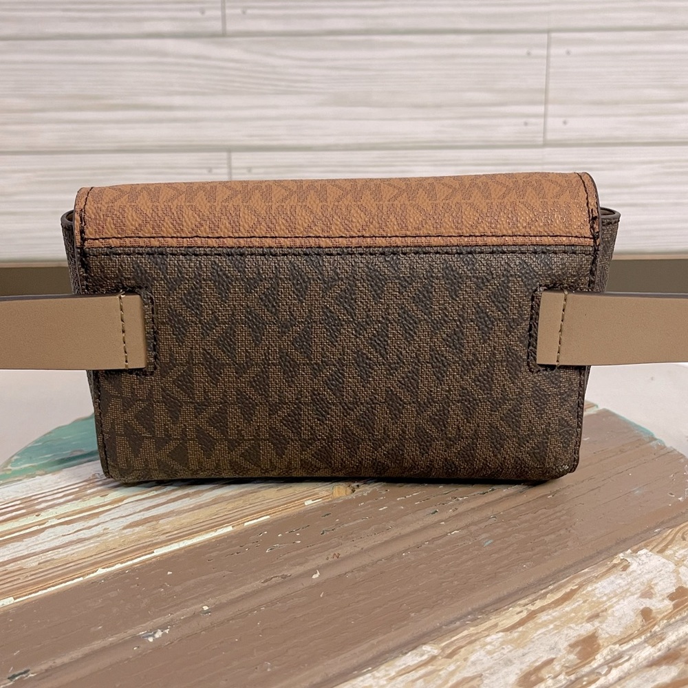MICHAEL KORS Logo Monogram Envelopes Belt Bag | Brown Signature Logo - Picture 4 of 9